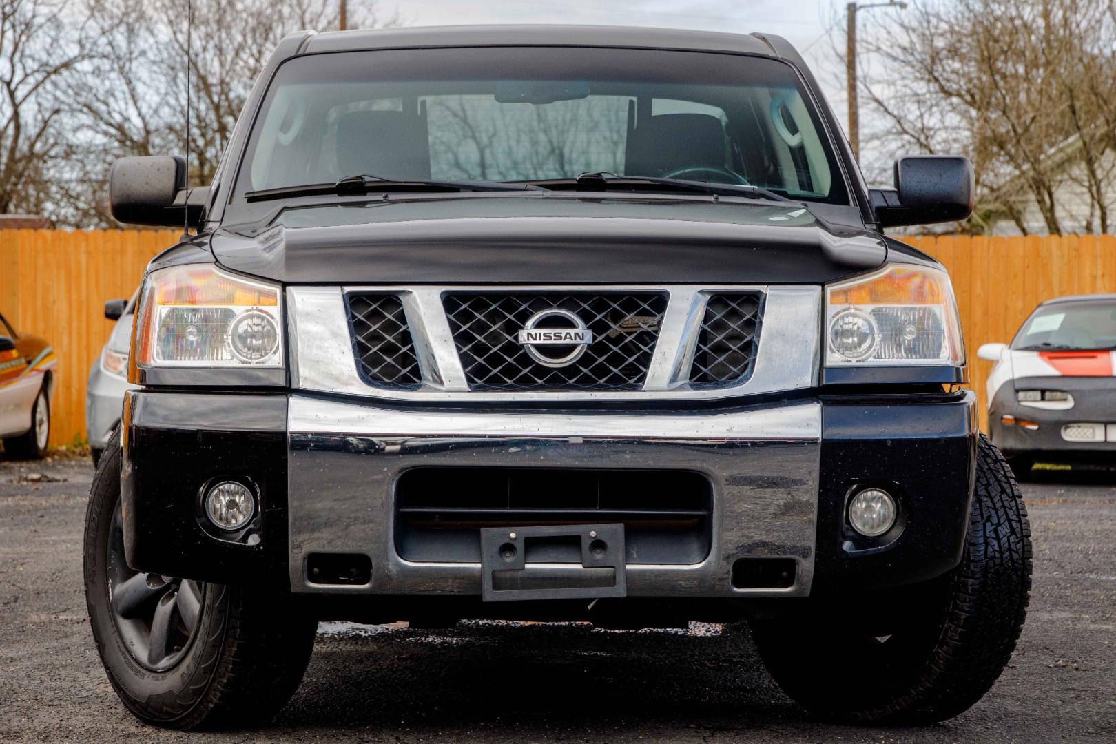 2011 BLACK NISSAN TITAN SV Crew Cab 2WD (1N6BA0ED7BN) with an 5.6L V8 DOHC 32V FFV engine, 5-SPEED AUTOMATIC transmission, located at 420 E. Kingsbury St., Seguin, TX, 78155, (830) 401-0495, 29.581060, -97.961647 - Photo#1